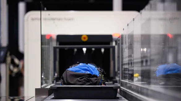 Erneut werden die Fl&uuml;ssigkeitsregeln f&uuml;rs Handgep&auml;ck versch&auml;rft. - &copy; Bernd von Jutrczenka/dpa