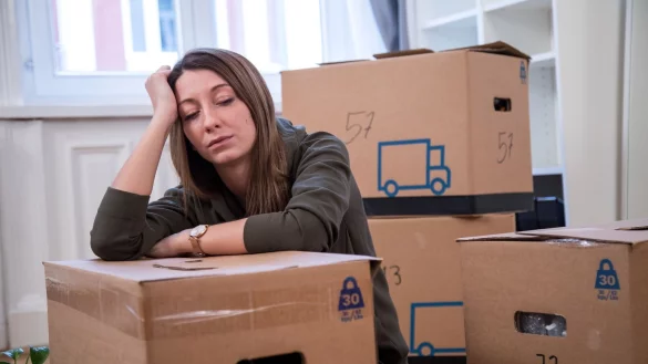 Karton-Chaos: Bis eine neue Wohnung zum vertrauten Zuhause wird, vergeht oft etwas Zeit. - &copy; Christin Klose/dpa-tmn/dpa