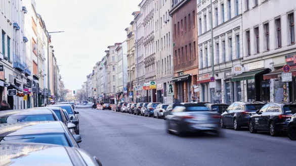 Oranienstra&szlig;e in Kreuzberg: &laquo;Damn it. Heute wurde in Berlin eine Genossin nach 30 Jahren Untergrund festgenommen.&raquo; - &copy; Annette Riedl/dpa