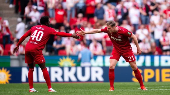 K&ouml;lns Faride Alidou (l) und Torsch&uuml;tze Steffen Tigges jubeln nach dem Treffer zum 1:1 Ausgleich. - &copy; Marius Becker/dpa