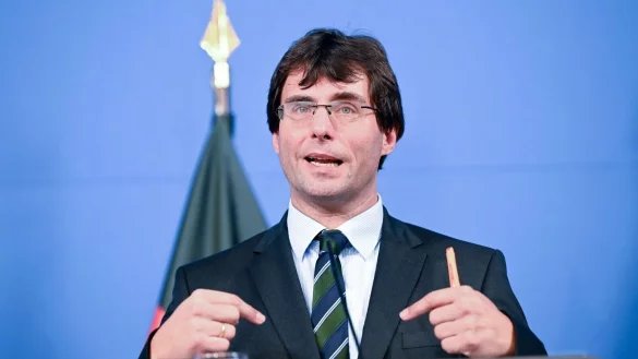 Marcus Optendrenk (CDU), Finanzminister von Nordrhein-Westfalen, spricht w&auml;hrend einer Pressekonferenz. - &copy; Federico Gambarini/Deutsche Presse-Agentur GmbH/dpa