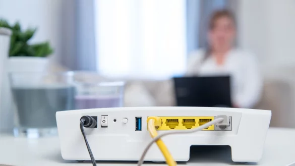 Skeptisch, ob der Internetprovider die vereinbarte Geschwindigkeit liefert? Da hilft nur nachmessen. - &copy; Christin Klose/dpa-tmn/dpa