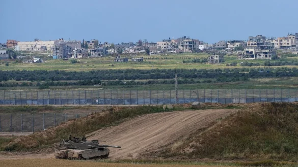 Israelische Soldaten an der Grenze zum Gazastreifen: Laut Regierungschef Netanjahu steht der Termin f&uuml;r die Offensive gegen die Stadt Rafah fest. - &copy; Tsafrir Abayov/AP/dpa