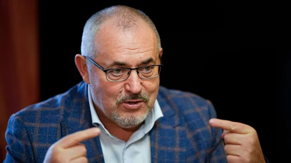 Der Oppositionspolitiker Boris Nadeschdin will Putin heruafordern. - &copy; Alexander Zemlianichenko/AP/dpa