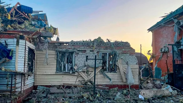 Die Zerst&ouml;rungen in der von ukrainischen Streitkr&auml;ften angegriffenen Region Kursk sind massiv, weshalb nun der Ausnahmezustand gilt (Foto aktuell v. 7. August). - &copy; Uncredited/Acting Governor of Kursk region Alexei Smirnov telegram channel/AP/dpa