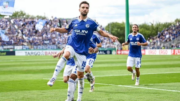 Kenan Karaman erzielte in Aalen das Schalker 1:0. - &copy; Harry Langer/dpa