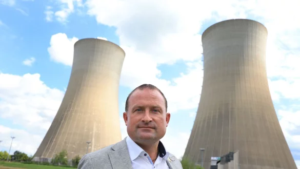 Die K&uuml;hlt&uuml;rme des stillgelegten Kernkraftwerks sollen gesprengt werden. - &copy; Karl-Josef Hildenbrand/dpa