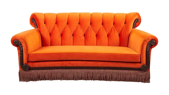 Der Hit der Auktion war ein oranges Sofa vom Set der &laquo;Friends&raquo;-Serie - &copy; -/Julien\\\'s Auction/dpa