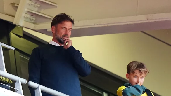 J&uuml;rgen Klopp, ehemaliger Trainer von Liverpool und von Borussia Dortmund steht auf der Trib&uuml;ne. - &copy; Zac Goodwin/PA Wire/dpa