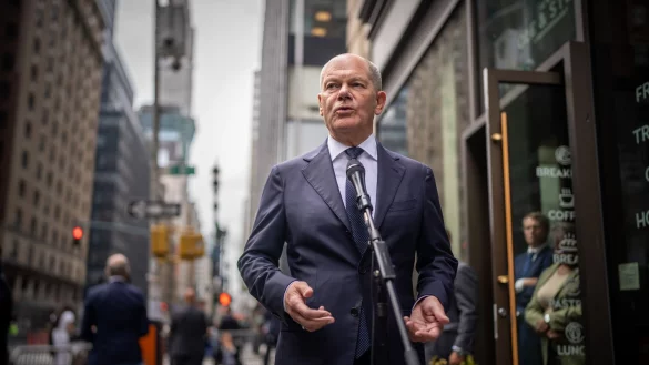 Die jüngste Landtagswahl verfolgte Scholz aus New York. (Archivbild) - © Michael Kappeler/dpa