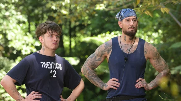 Twenty4Tim (l) und Mike Heiter treten zur Dschungelpr&uuml;fung. Das TV-Dschungelcamp l&auml;uft bei RTL und RTL+. - &copy; Stefan Thoyah/RTL/dpa