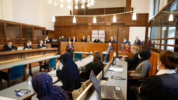 Der russische Angeklagte Wadim K. lie&szlig; sich w&auml;hrend des Prozesses vor dem Berliner Kammergericht nicht fotografieren. Ein fr&uuml;heres Polizei-Foto zeigt einen Mann mit extrem kurzem Haar und einem Bart rund um den Mund. - &copy; Odd Andersen/AFP POOL/dpa