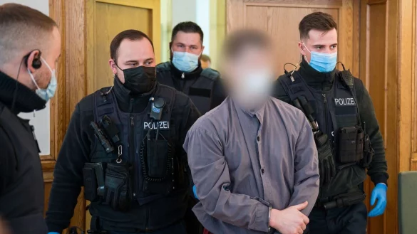 Der verurteilte zweifache Polizistenmörder stand erneut vor Gericht (Archivbild). - © Oliver Dietze/dpa