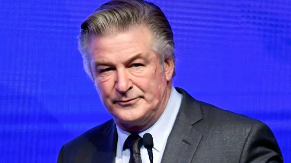 Alec Baldwin wehrt den Vorwurf von fahrl&auml;ssiger T&ouml;tung ab - &copy; Evan Agostini/Invision via AP/dpa