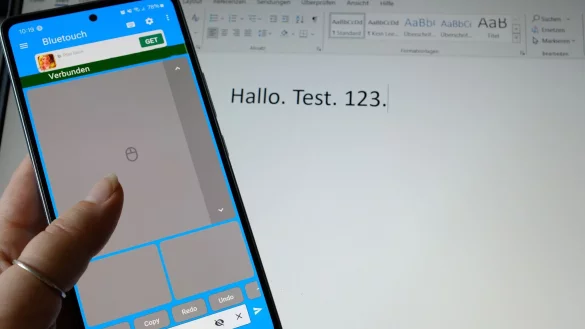 Mit der Bluetouch-App lässt sich das Smartphone als Maus und Tastatur für Tablets oder andere Geräte verwenden – ideal für alle, die unterwegs arbeiten und kein zusätzliches Zubehör mitnehmen möchten. - © Laura Ludwig/dpa-tmn