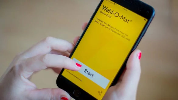 Den Wahl-O-Mat gibt es auch als App - er will W&auml;hlerinnen und W&auml;hlern die Programme der Parteien n&auml;herbringen. - &copy; Fernando Gutierrez-Juarez/dpa-Zentralbild/dpa