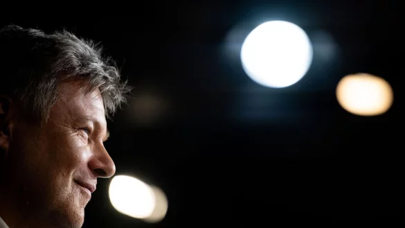 Als Kanzlerkandidat muss Robert Habeck neue W&auml;hlergruppen f&uuml;r die Gr&uuml;nen gewinnen. (Archivbild) - &copy; Sebastian Christoph Gollnow/dpa