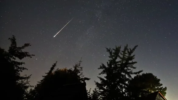 Jahr f&uuml;r Jahr sind am Nachthimmel die Sternschnuppen der Perseiden zu sehen - &copy; Marco A. Ludwig/dpa