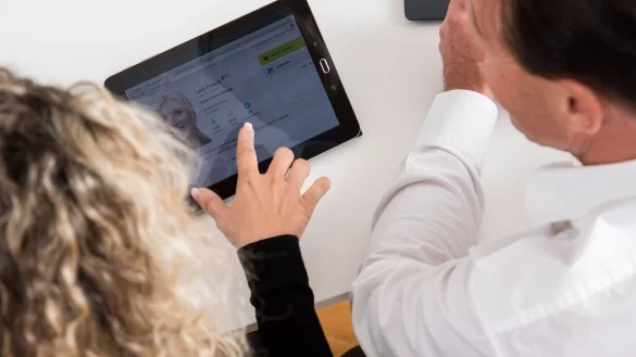 Wer via Karrierenetzwerk wirklich weiterkommen will, sollte auch etwas M&uuml;he in das eigene Profil stecken. - &copy; Christin Klose/dpa-tmn/dpa