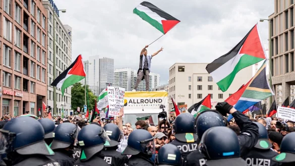 Die propal&auml;stinensische Demonstration &laquo;Palestine will be free&raquo; in Berlin. - &copy; Fabian Sommer/dpa