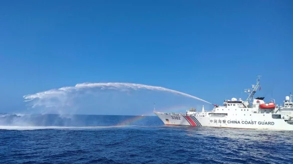 Im S&uuml;dchinesischen Meer ist es erneut zu einer Konfrontation zwischen chinesischen und philippinischen Schiffen gekommen. - &copy; Uncredited/PHILIPPINE COAST GUARD/AP/dpa