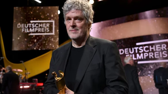 Der Film &laquo;Sterben&raquo; von Regisseur Matthias Glasner ist mit der Lola in Gold ausgezeichnet worden. - &copy; Sebastian Christoph Gollnow/dpa