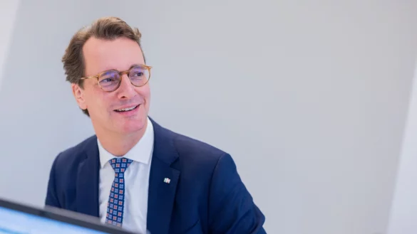 Ein Familienfest mit kleinen Mehrlingskindern geh&ouml;rt zu den angenehmen Aufgaben von Ehrenpate Hendrik W&uuml;st. (Archivbild) - &copy; Rolf Vennenbernd/dpa