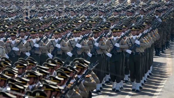 Irans Streitkr&auml;fte sehen sich f&uuml;r einen Krieg gegen Israel ger&uuml;stet. (Archivbild) - &copy; Vahid Salemi/AP/dpa