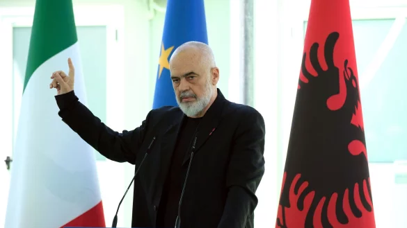 Albaniens Ministerpräsident Edi Rama plant "Vatikan" für muslimischen Bektashi-Orden - © Vlasov Sulaj/AP/dpa