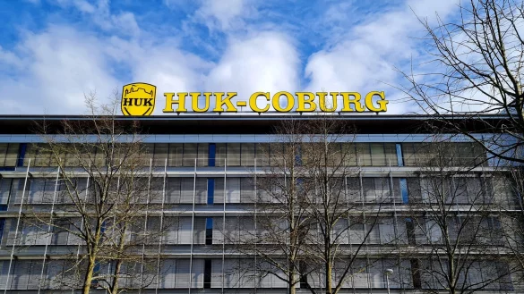 Die HUK-Coburg erwartet deutlich steigende Preise bei Autoversicherungen. - &copy; Pia Bayer/dpa