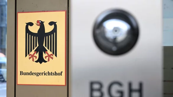 Laut BGH hatte ein Mitglied der mutma&szlig;lichen &laquo;Reichsb&uuml;rger&raquo;-Gruppe Kontakt mit einem ehemaligen Offizier der NVA zwecks Materialbeschaffung. - &copy; Uli Deck/dpa