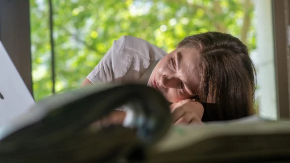 M&uuml;de und antriebslos? Auch Unterforderung im Beruf kann zu einem echten Problem werden. - &copy; Klaus-Dietmar Gabbert/dpa-tmn