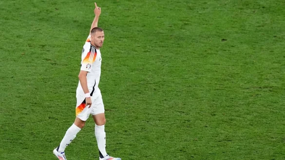 Von der EM zu Borussia Dortmund: Waldemar Anton und die anderen Nationalspieler steigen ins Training ein. - &copy; Marcus Brandt/dpa