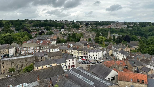 Blick auf die nordenglische Stadt Richmond. Premier Sunak droht seinen Wahlkreis Richmond and Northallerton bei der Parlamentswahl in zwei Wochen zu verlieren. - &copy; Benedikt von Imhoff/dpa