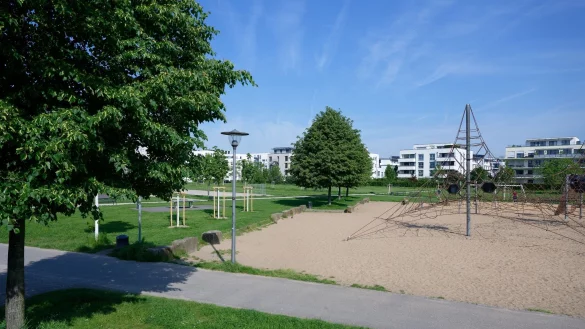Auf dem Gel&auml;nde des B&uuml;rgerparks in K&ouml;ln-Kalk verschwand am Freitag eine Dreij&auml;hrige. - &copy; Henning Kaiser/dpa