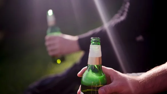 Laut Deutscher Hauptstelle f&uuml;r Suchtfragen sind alleine rund acht Millionen Angeh&ouml;rige von Alkoholkonsum und Suchtverhalten eines Verwandten mitbetroffen. - &copy; Finn Winkler/dpa