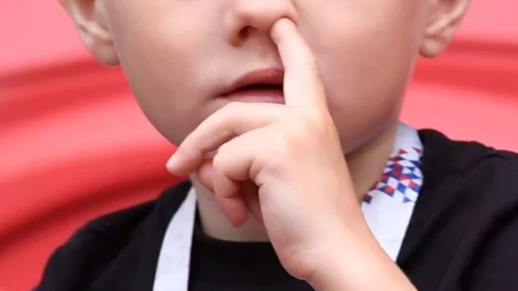 Vorsicht mit dem Finger: Beim Popeln kann die empfindliche Haut in der Nase verletzt werden. - &copy; Marius Becker/dpa