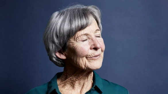 Kleinere und gr&ouml;&szlig;ere Falten schreiben Lebensgeschichte ins Gesicht. - &copy; Rainer Berg/Westend61/dpa-tmn