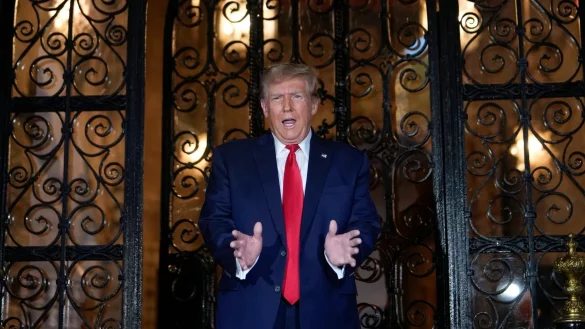 Donald Trump ist derzeit noch in eine Reihe weiterer Verfahren verwickelt. - © Rebecca Blackwell/AP/dpa