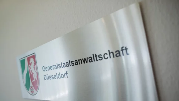 Ein Schild in der Generalstaatsanwaltschaft der Zentralstelle f&uuml;r Terrorismusverfolgung in Nordrhein-Westfalen. - &copy; Rolf Vennenbernd/dpa