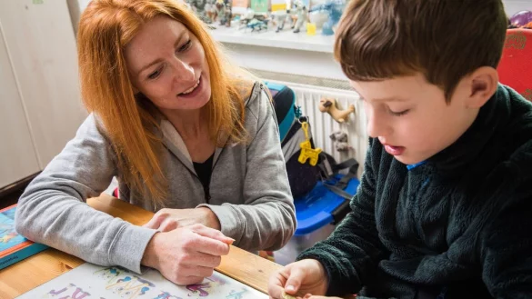 Regelm&auml;&szlig;ig und bedingungslos: Ein guter Zeitpunkt zum Start des Taschengeldes ist zum Ende der Kindergartenzeit. - &copy; Christin Klose/dpa-tmn