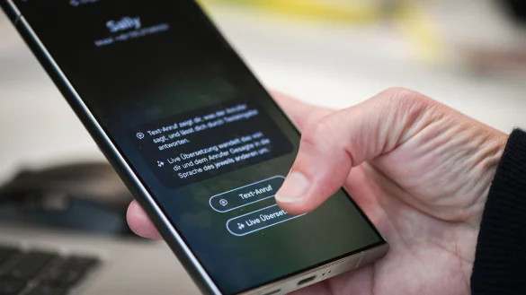 Zu den KI-gest&uuml;tzten Funktionen von Galaxy AI geh&ouml;rt unter anderem ein Anrufassistent. - &copy; Christin Klose/dpa-tmn/dpa