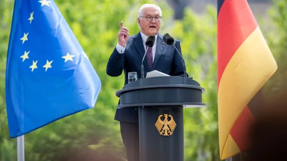 Bundespr&auml;sident Frank-Walter Steinmeier w&auml;hrend seiner Rede beim Staatsakt zu &laquo;75 Jahre Grundgesetz&raquo;. - &copy; Michael Kappeler/dpa