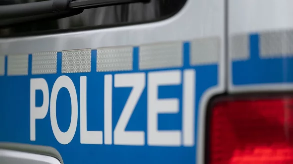 Die Polizei hofft mehr als ein Jahr nach dem brutalen &Uuml;berfall auf einen Rentner zwei fl&uuml;chtige Tatverd&auml;chtige schnappen zu k&ouml;nnen. (Symbolbild) - &copy; Marijan Murat/dpa