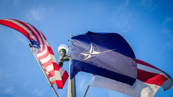 Die Nato übernimmt von den USA: Waffenlieferungen an die Ukraine sollen künftig von einem neuen Kommando in Wiesbaden koordiniert werden. - © Kay Nietfeld/dpa