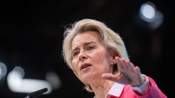 Schlie&szlig;t eine Kooperation mit der rechtskonservativen EKR-Fraktion nicht ausgeschlossen: Ursula von der Leyen. - &copy; Michael Kappeler/dpa