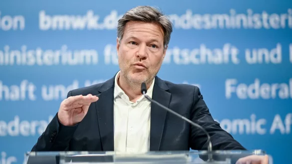 Robert Habeck will das Klimaziel 2030 unbedingt einhalten. - &copy; Britta Pedersen/dpa