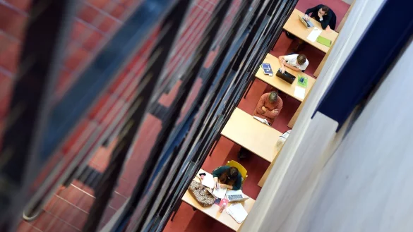 Mit Planung kommt man in der Regel stressfreier durchs Studium. - &copy; Felix K&auml;stle/dpa-tmn/dpa