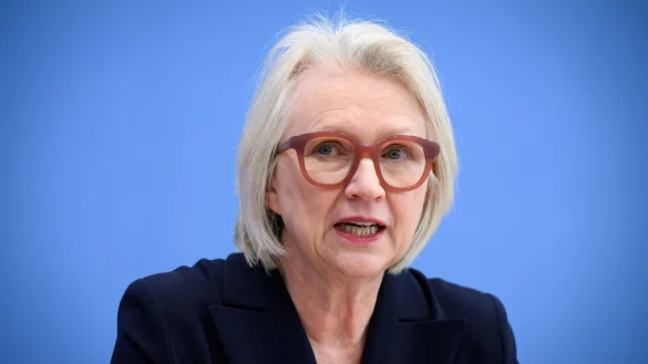 Die Chefin der &laquo;Wirtschaftsweisen&raquo;, Monika Schnitzer, fordert die Politik zu einer Rentenreform auf. - &copy; Bernd von Jutrczenka/dpa