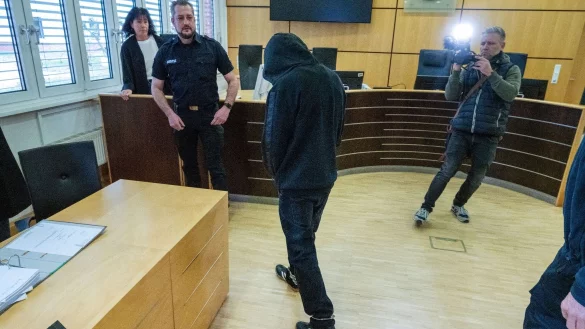 Der Hauptangeklagte am Landgericht Stralsund. Der Mann ist zu einer Haftstrafe verurteilt woden. - &copy; Stefan Sauer/dpa